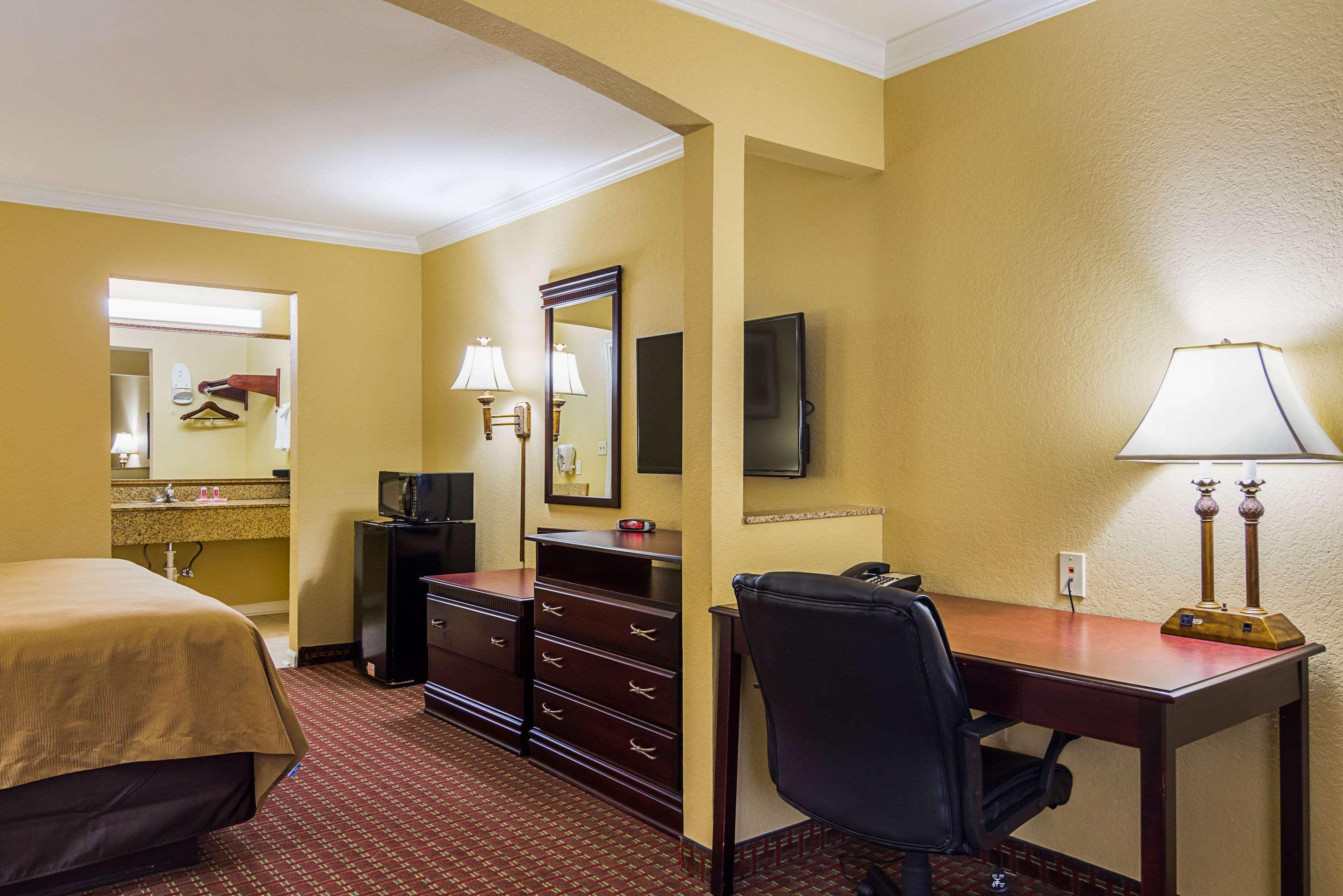 Econo Lodge Inn & Suites Bryant Exterior foto